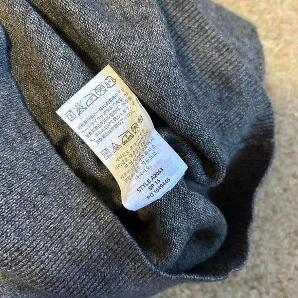 J Crew cotton v-neck sweater (x-small slim) - Picture 3 of 3